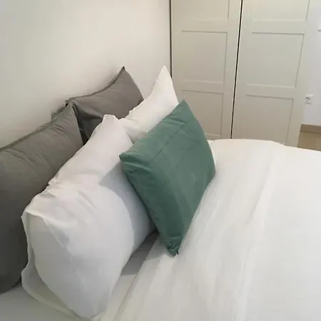 Apartment Modern 3 Beds In Convenient Location - 3a *