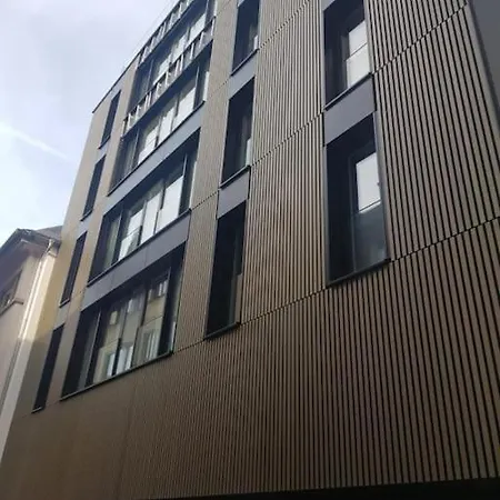 Modern 3 Beds In Convenient Location - 3a *