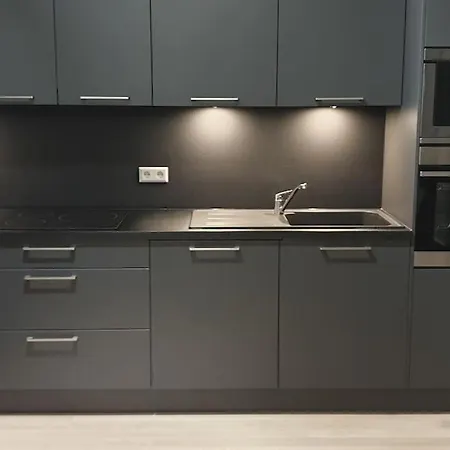 Apartment Modern 3 Beds In Convenient Location - 3a *