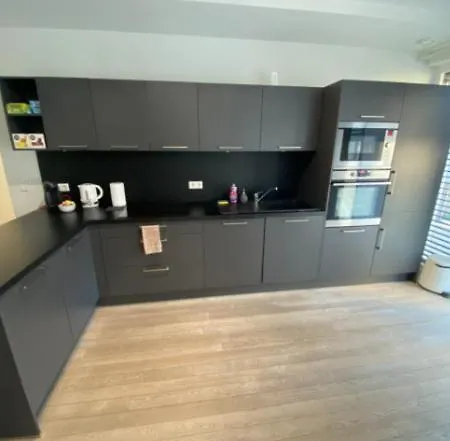 Modern 3 Beds In Convenient Location - 3a *