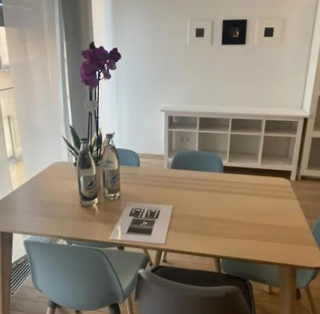 Modern 3 Beds In Convenient Location - 3a Apartment