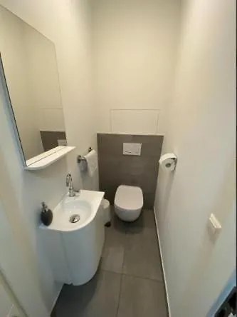 Modern 3 Beds In Convenient Location - 3a *